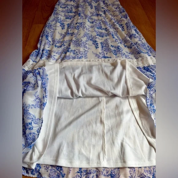 Taylor Women’s Blue & White Floral Tiered V‑Neck Fit & Flare Maxi Dress – Size 8 - Picture 10 of 14